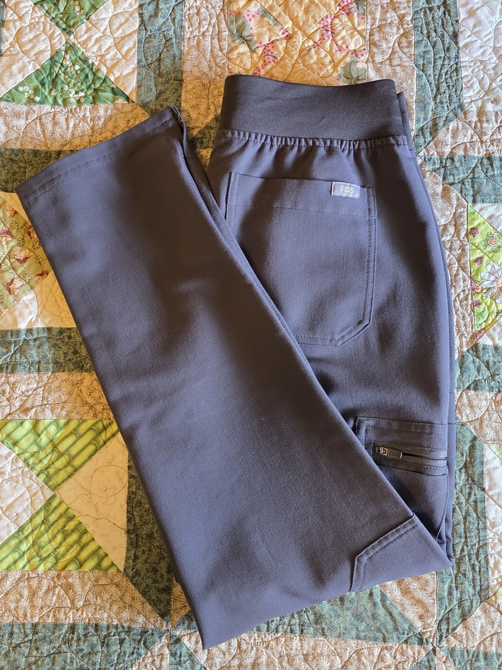FIGS Charcoal Gray Jogger-Style Scrub Pants